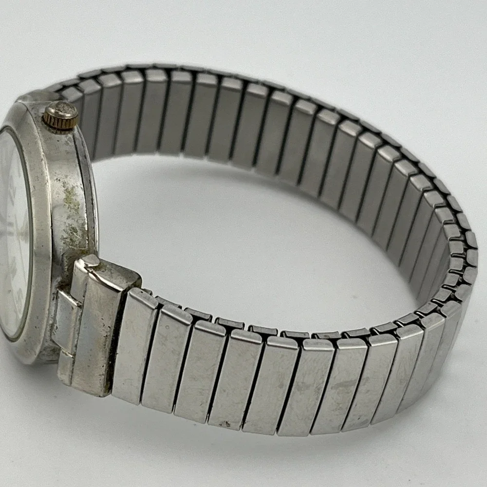 Time & Tru Watch Women 33mm Case Easy Read Dial Silver Stretch Band- New Battery